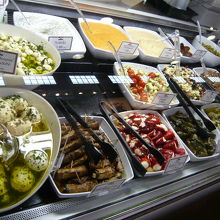 マーケット内（お惣菜屋）