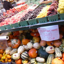 マーケット内（八百屋）