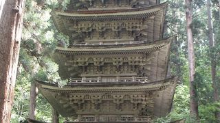 細工が細やかな塔！