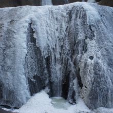 凍った滝です