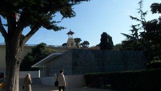 シンプルで高潔。コンパクトでインパクト大。