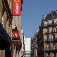 すぐ向こうに見える渡り通路は、ラファイエットです。