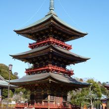新勝寺の三重の塔です。