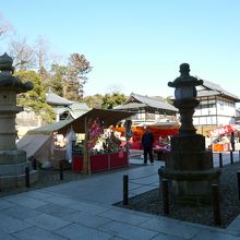 お寺の脇にある出店の風景。