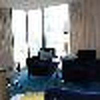 角部屋は床から天井までガラス張りの壁があり眺めよい！