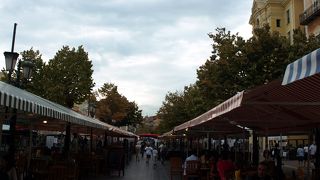 マルシェにカフェ