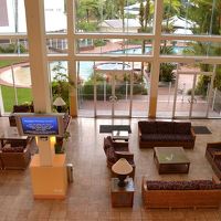 オープンで、客室に比べたら新しくきれいなロビー