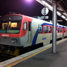 こんなローカル列車に乗って行きます