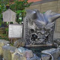 玄関には足湯がある