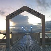 夕暮れ時の桟橋