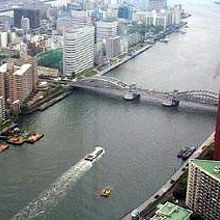 展望室から　勝鬨橋と水上バス