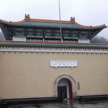 外は静かだが・・・。