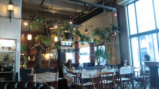 【カフェ】 創生川イーストでは随一！ 「FAbULOUS （ファビュラス）」