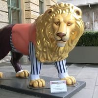 "MUNCHNER LOWENPARADE"スポンサー。