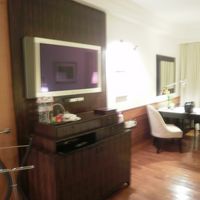 大型テレビにビジネス最適なデスクでﾘｯﾁな気分