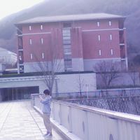 橋を渡ると京料理の施設が…