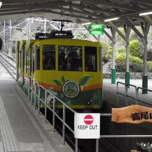 ケーブルカーを横目に見ながら、進みます。