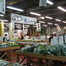 地元野菜が山盛り