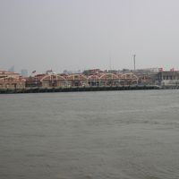 ボートからの眺め。開発中のアジアティーク・ザ・リバーフロント