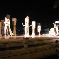 夕ご飯のビュッフェではタイ舞踊も