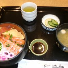 施設内のレストランでのランチ