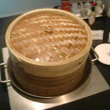 ラウンジ内の食べ物