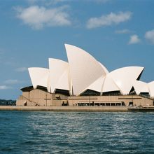 フェリーよりオペラハウスを望む。