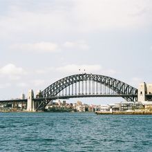 フェリーよりオペラハウスを望む。