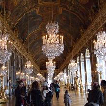 シャンデリアがきらびやか！