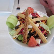 モリモリのサラダは、旅行中の、野菜不足のカラダに優しい！