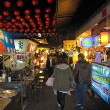 平日なのでそこまで混雑してなかったです。