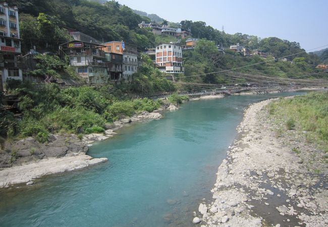 綺麗な川がながれています。