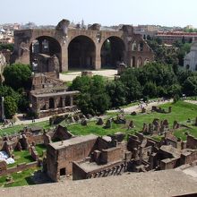 上から遺跡を一望できる絶景スポットあり