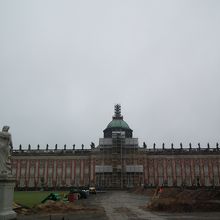 新宮殿　周囲は工事中でした。