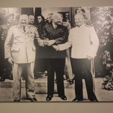 米・英・ソのポツダム会談を報じる新聞記事