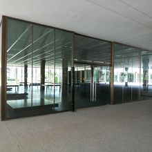 展示面積に対してこのショップはでかい