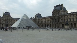 “世界の美と芸術の殿堂”