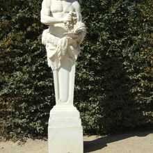 庭園内の彫刻　ヴェルサイユ宮殿