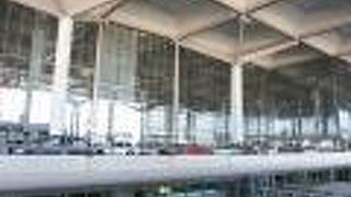 近代的で新しい空港です