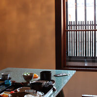 朝はシャンデリアのある食事室（個室）にて