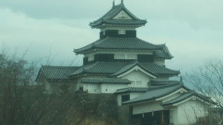 震災の影響で石垣の一部が崩れたそうです