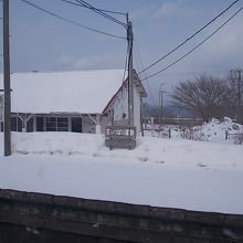 ホーム上から海が望めます