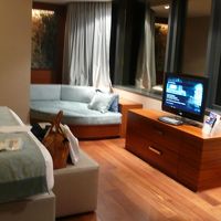 部屋の広さは普通。窓が広くて、マルマラ海が一望できます。