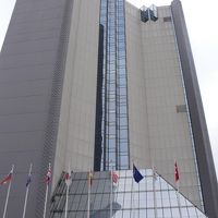 空港からシャトルバスが出ているので便利（30分に１本）