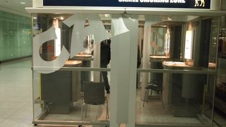 ミュンヘン空港の喫煙ブース