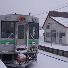 この駅で対向列車の待ち合わせをすることも多いです