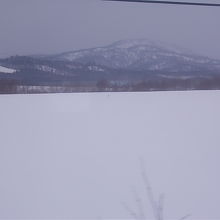 天塩河畔に広がる一面の雪原
