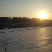 佐久＝筬島駅間は天塩川沿いの風景を存分に楽しめます