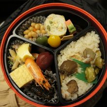 新幹線の中でゆっくり味わいます。