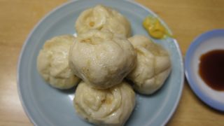 元祖豚饅頭で知られる人気店